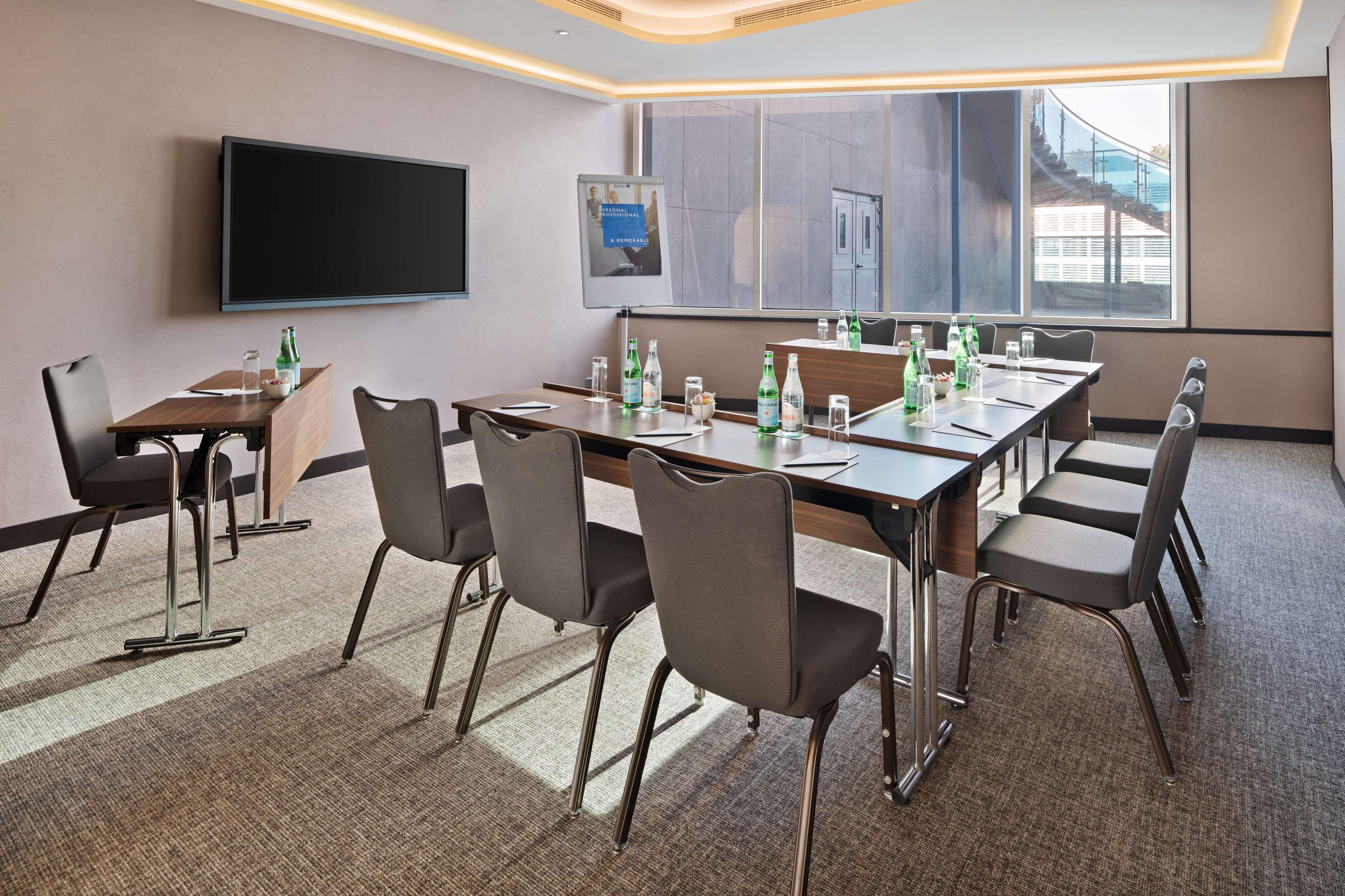 Radisson Blu Hotel, Canal View Hotel Dubai