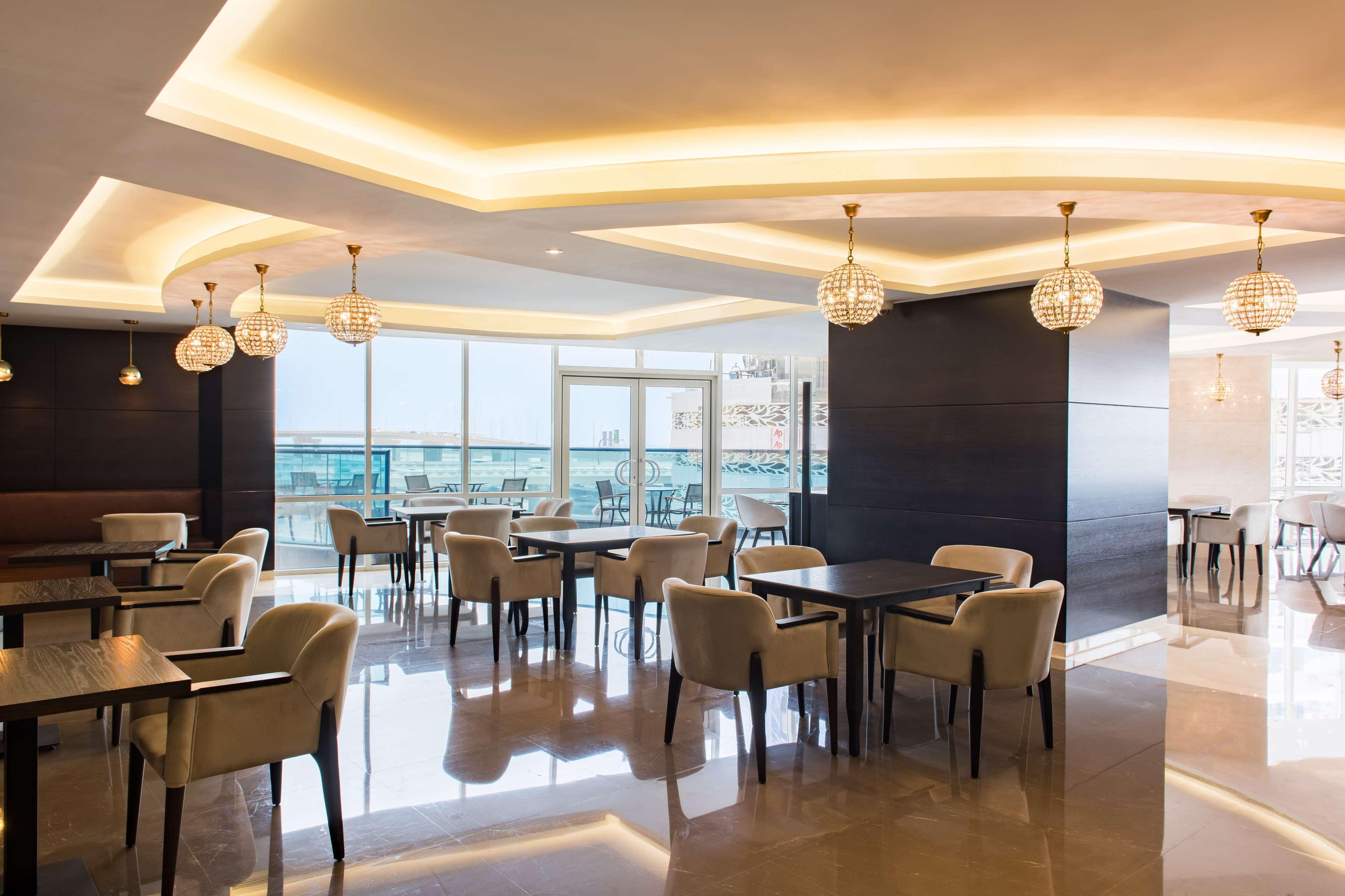 Radisson Blu Hotel, Canal View 5* Dubai