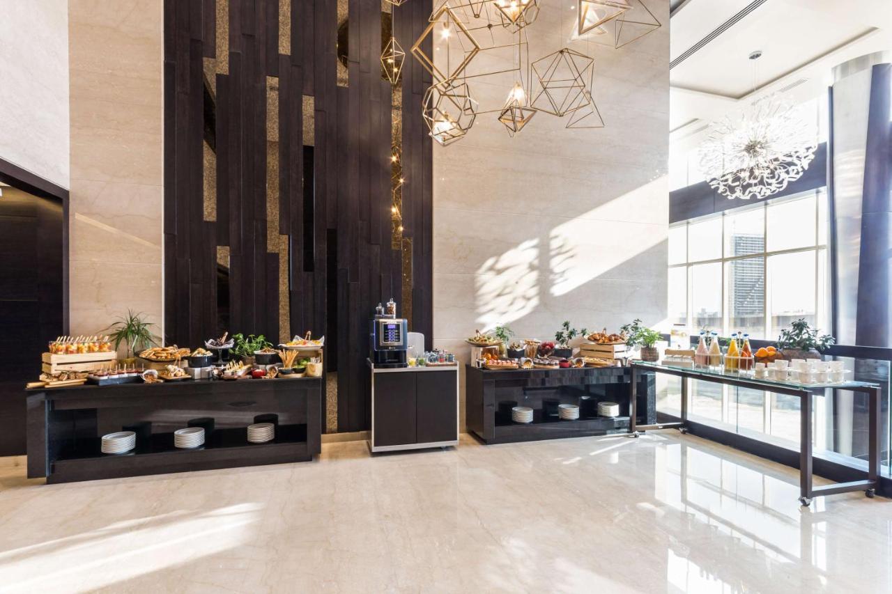 Hotel Radisson Blu Hotel, Canal View 5*