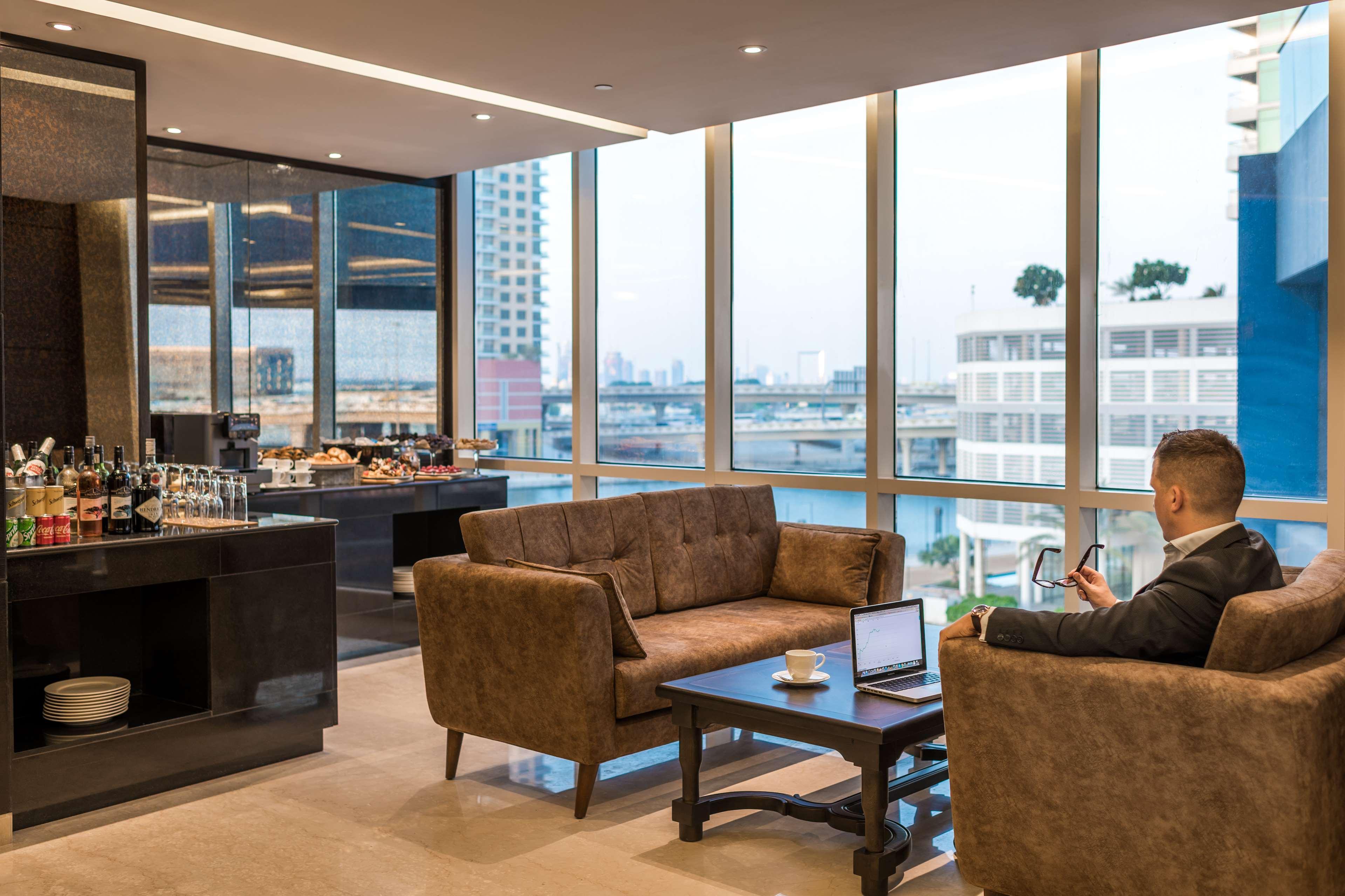 Radisson Blu Hotel, Canal View Hotel