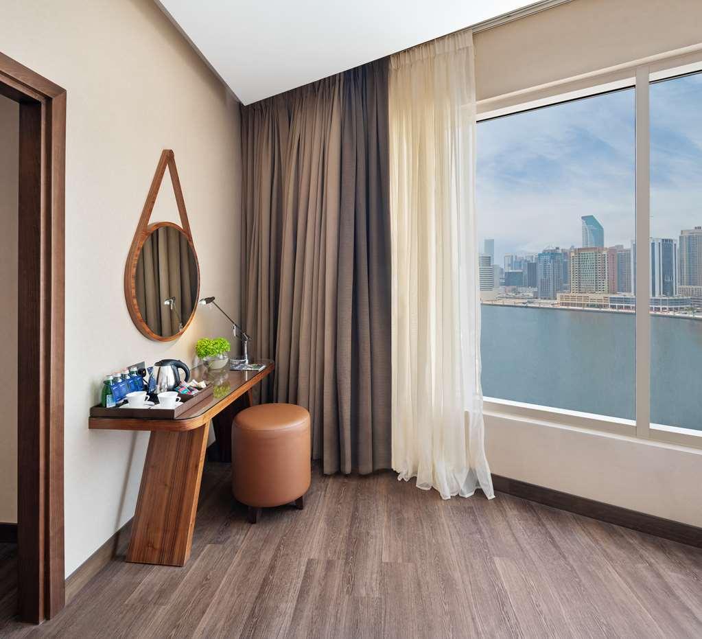 Radisson Blu Hotel, Canal View Dubai