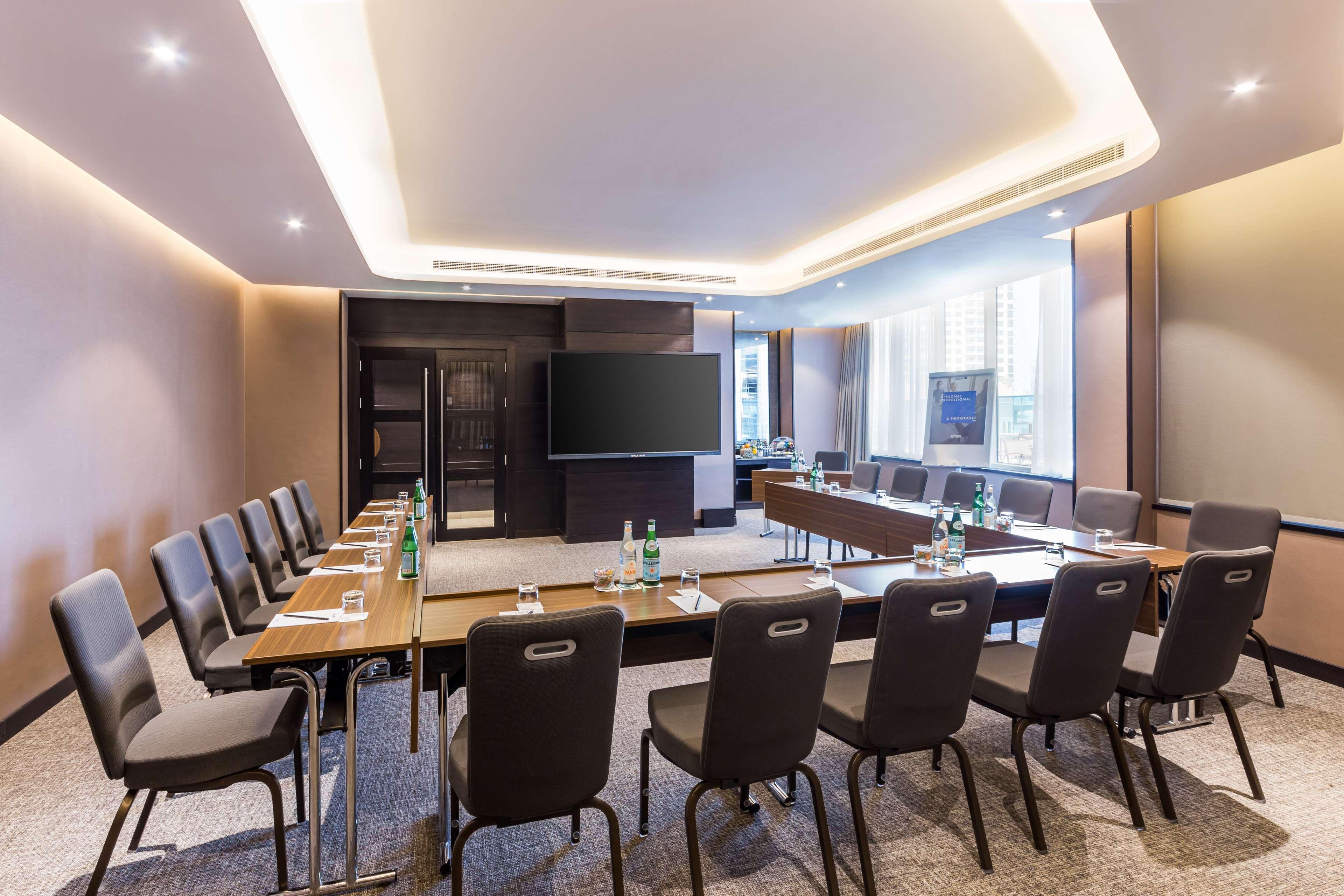 Отель Radisson Blu Hotel, Canal View 5*