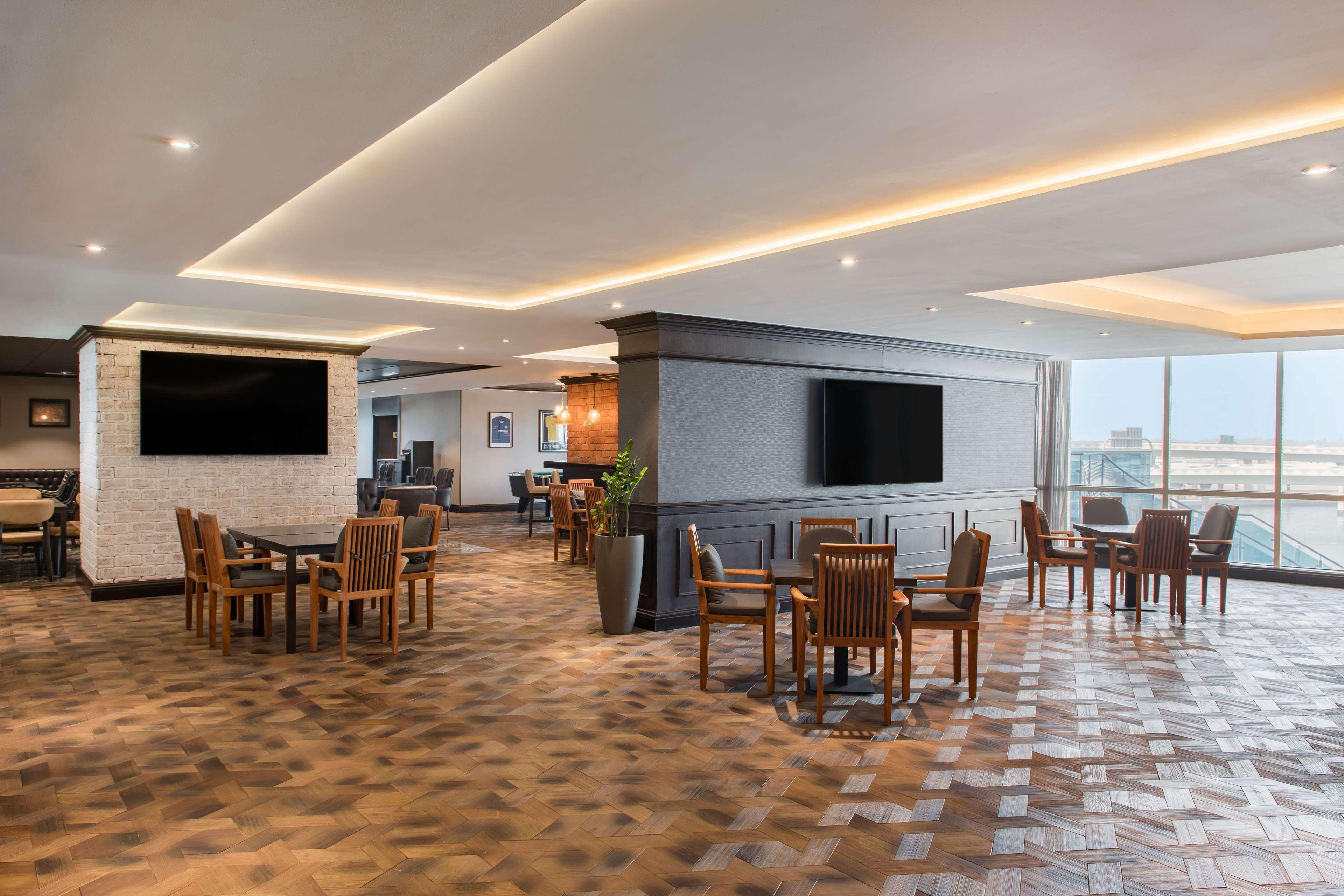 Radisson Blu Hotel, Canal View 5* Дубай