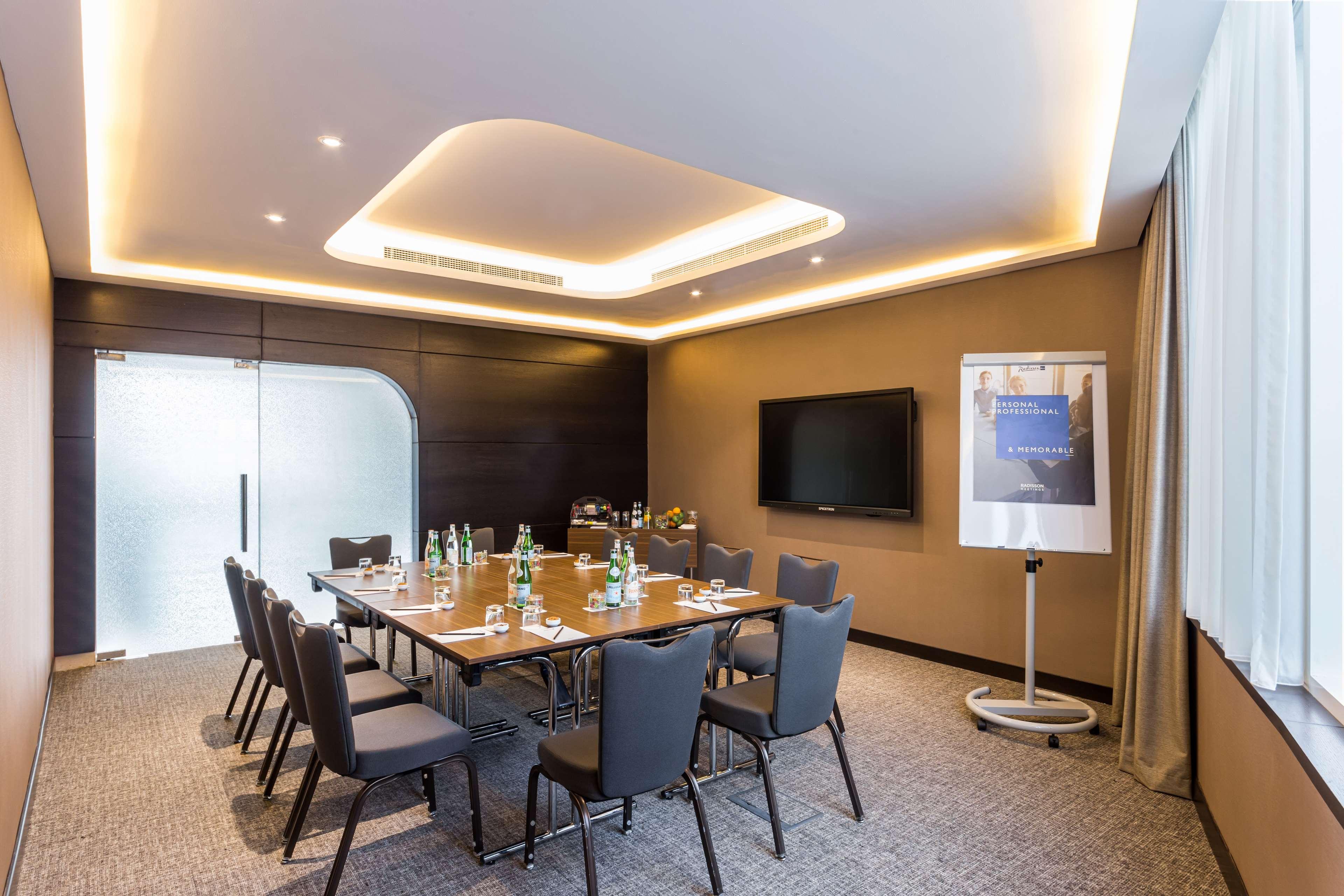 Radisson Blu Hotel, Canal View Отель 5*