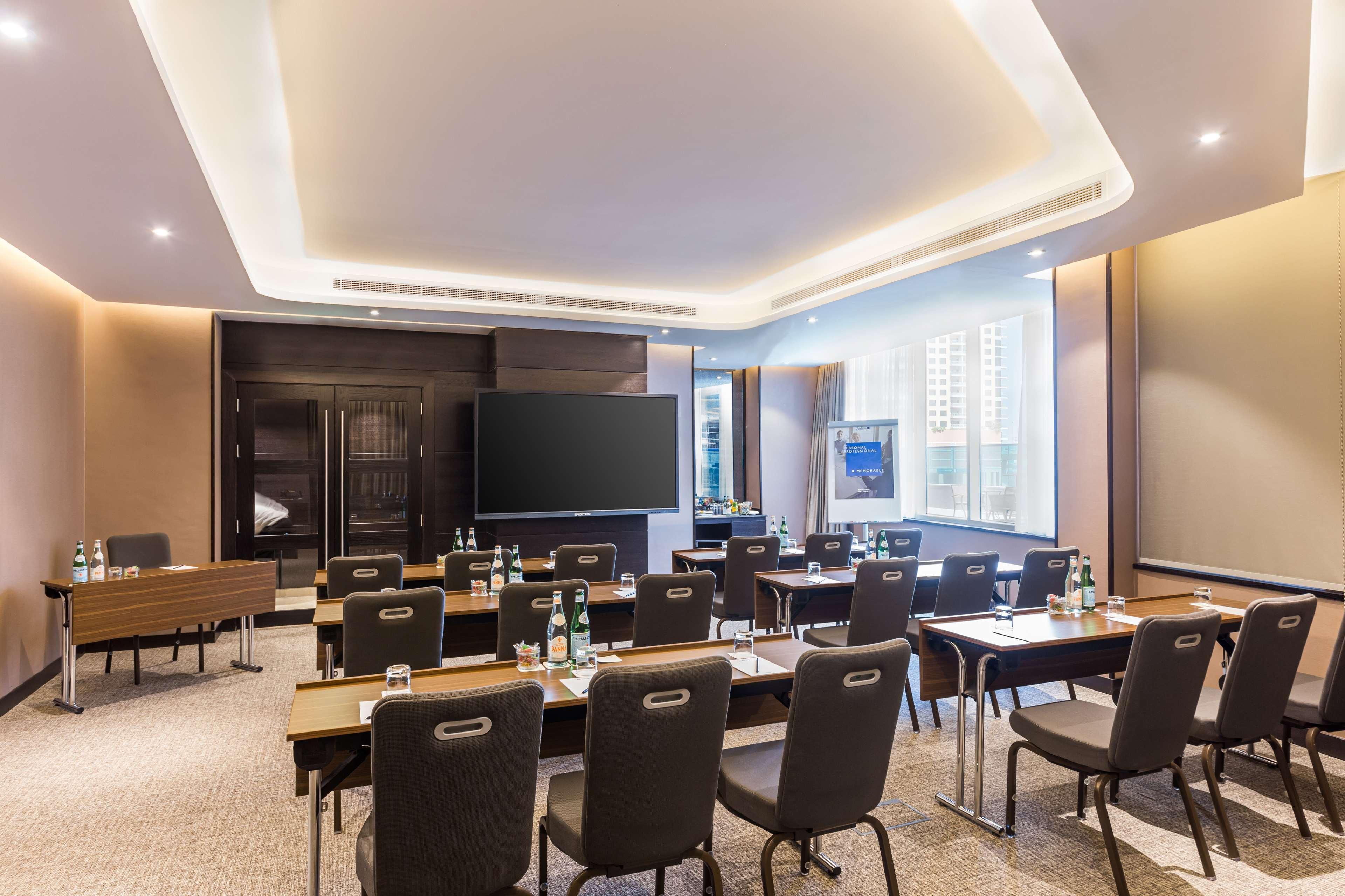 Radisson Blu Hotel, Canal View 5* Дубай