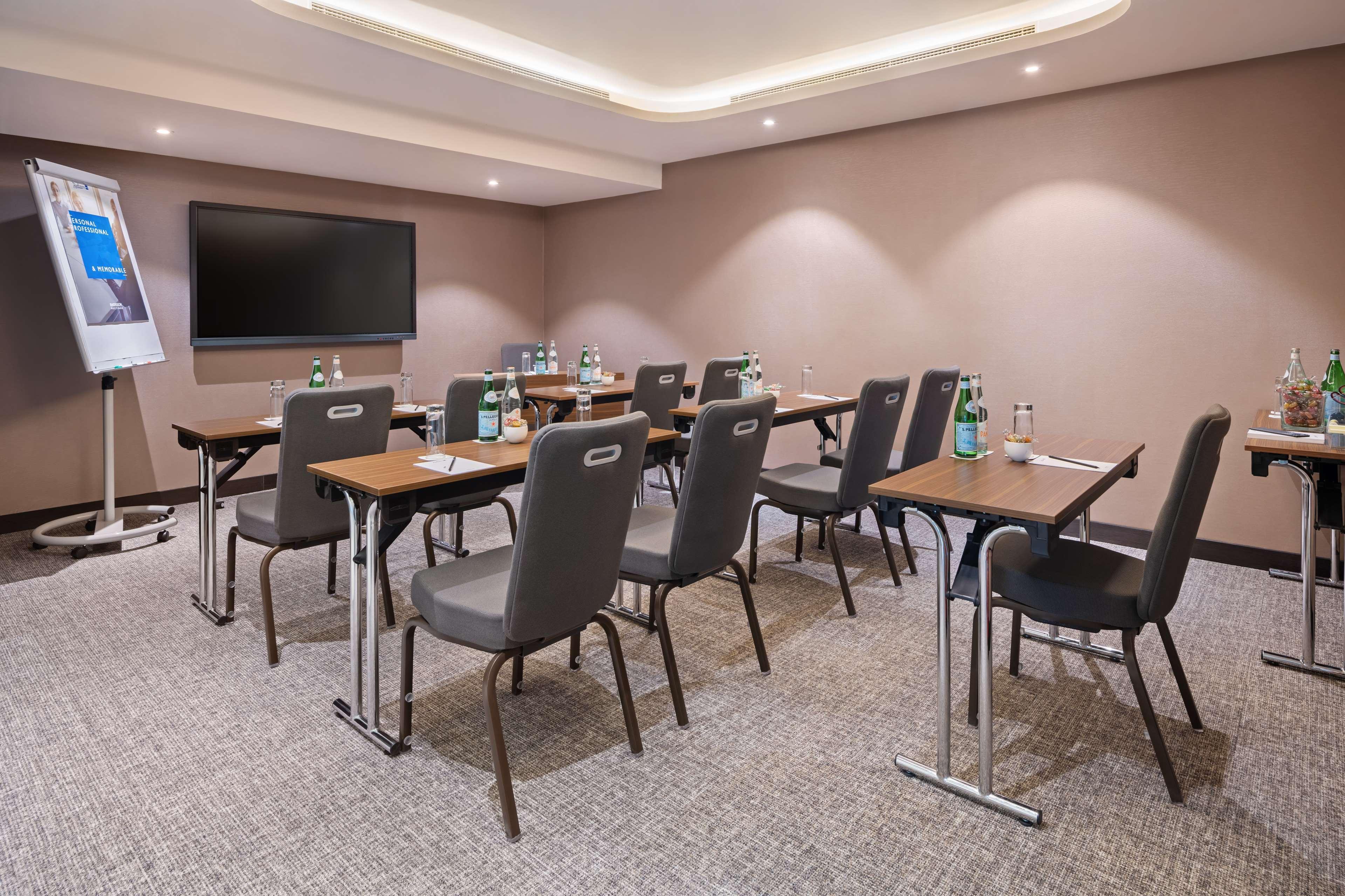 Radisson Blu Hotel, Canal View Отель Дубай