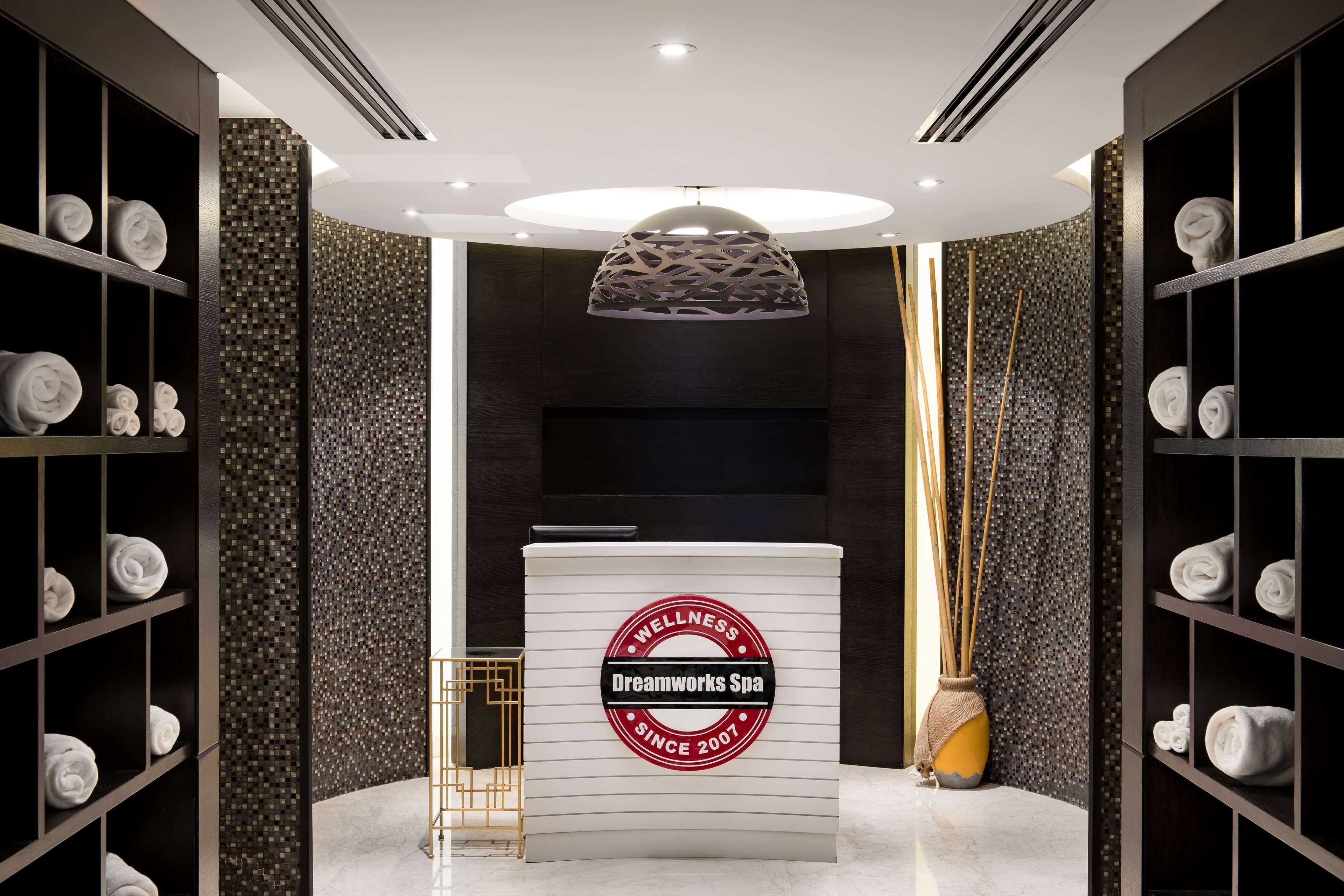 Отель Radisson Blu Hotel, Canal View